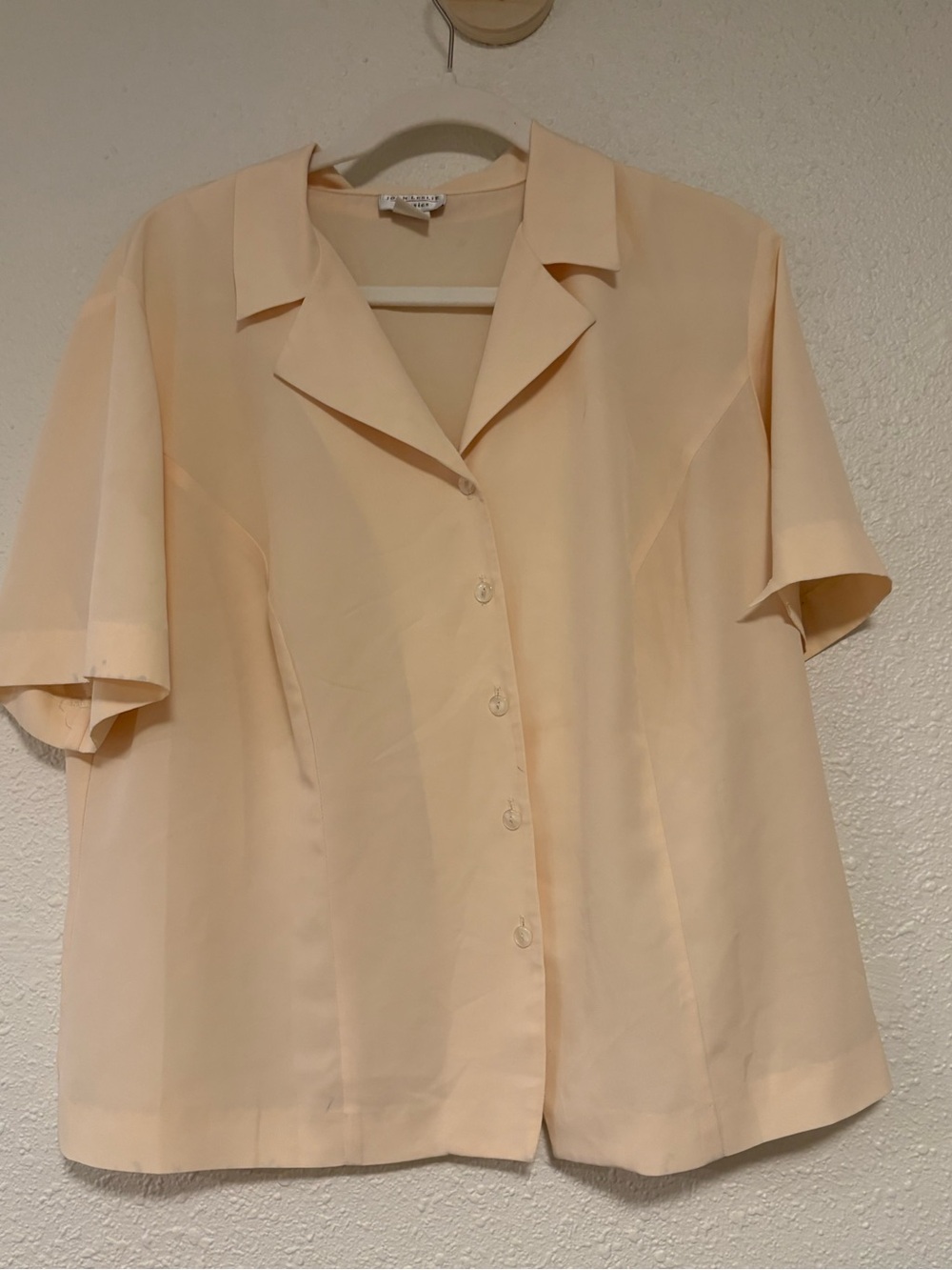 Joan Leslie Classics Women’s button up shirt in Light Beige